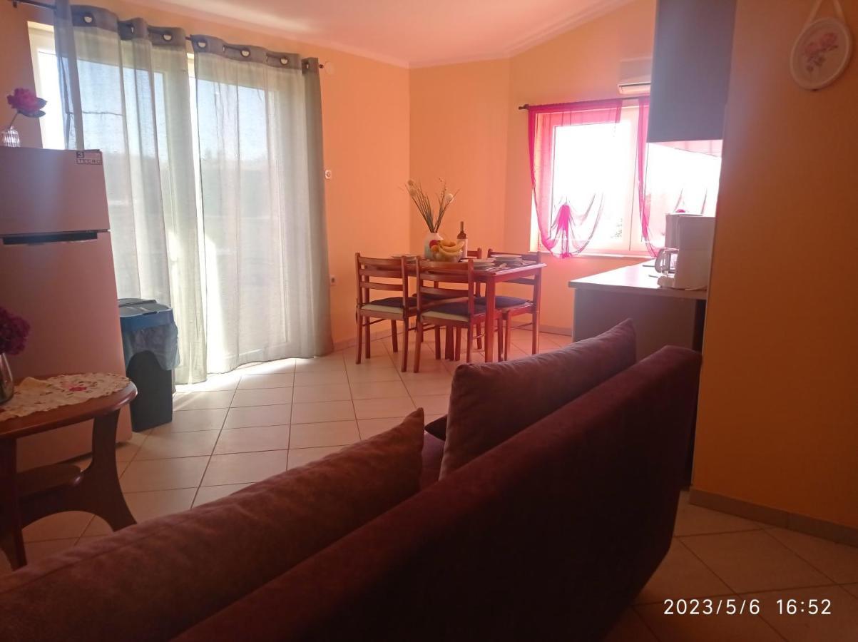 Apartment Sunny By The Sea Pula